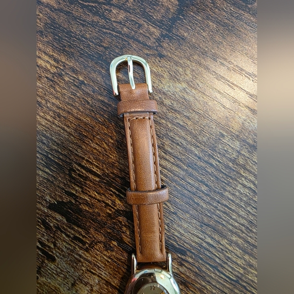 Disney Winnie the Pooh Watch with Brown Leather Strap - Picture 4 of 6